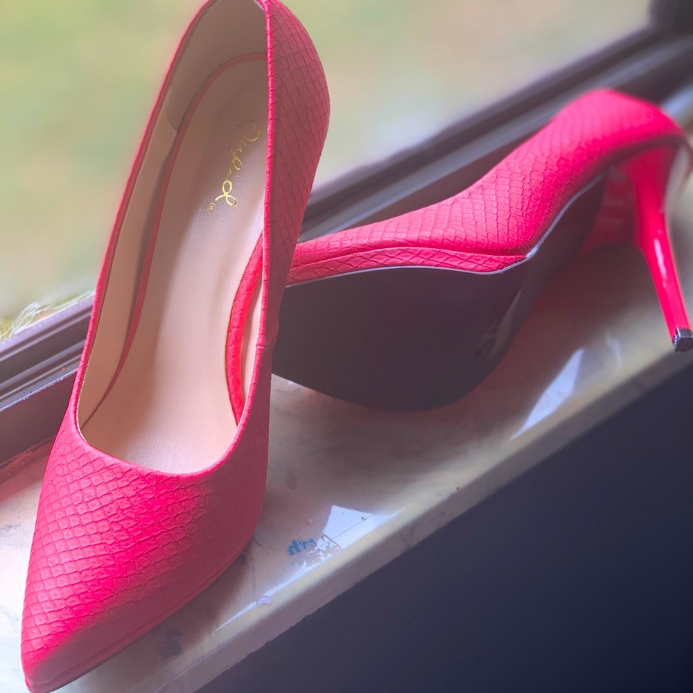 Hot Pink Snake skin print heels